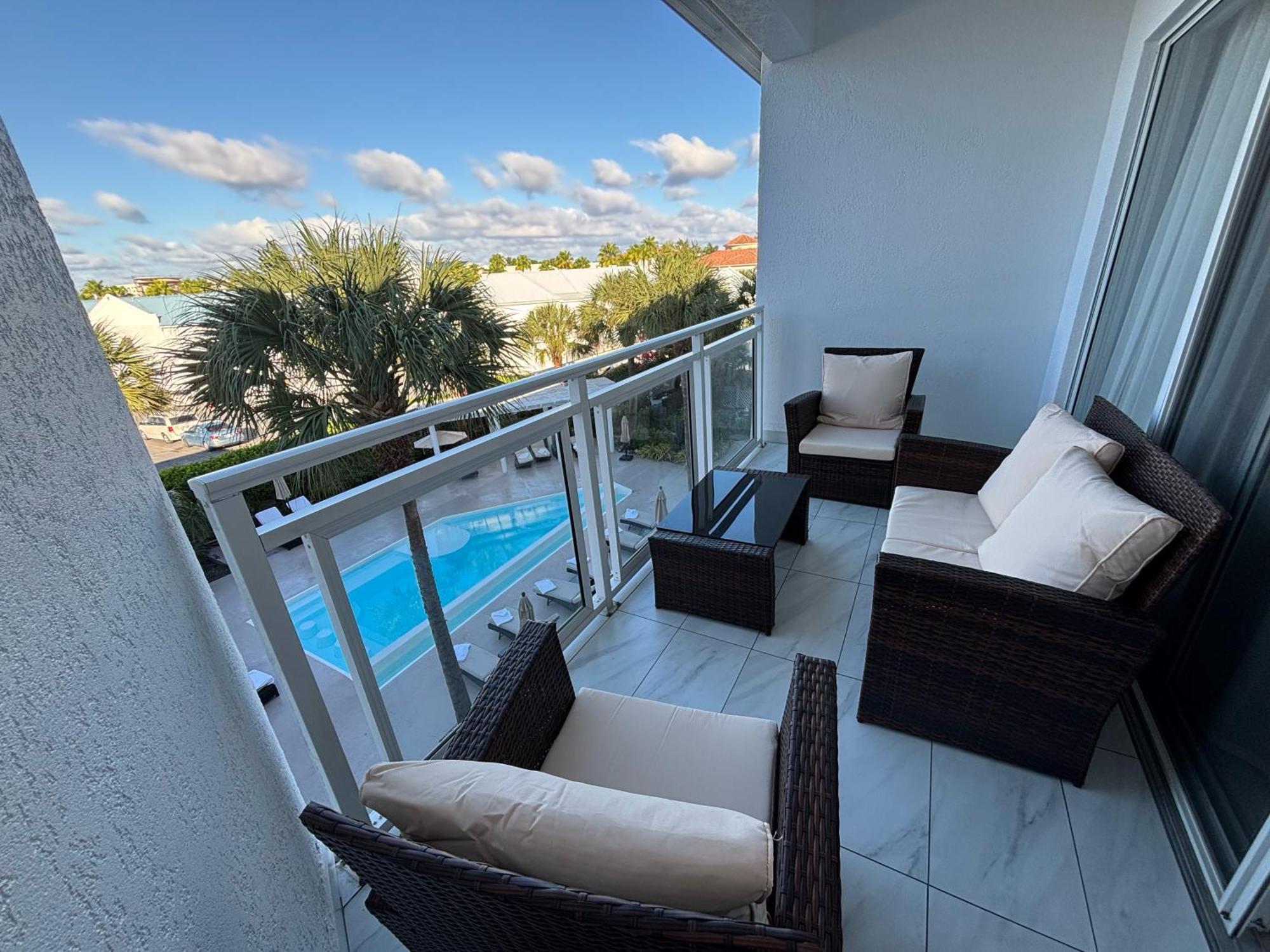 Grace Bay Suites Esterno foto